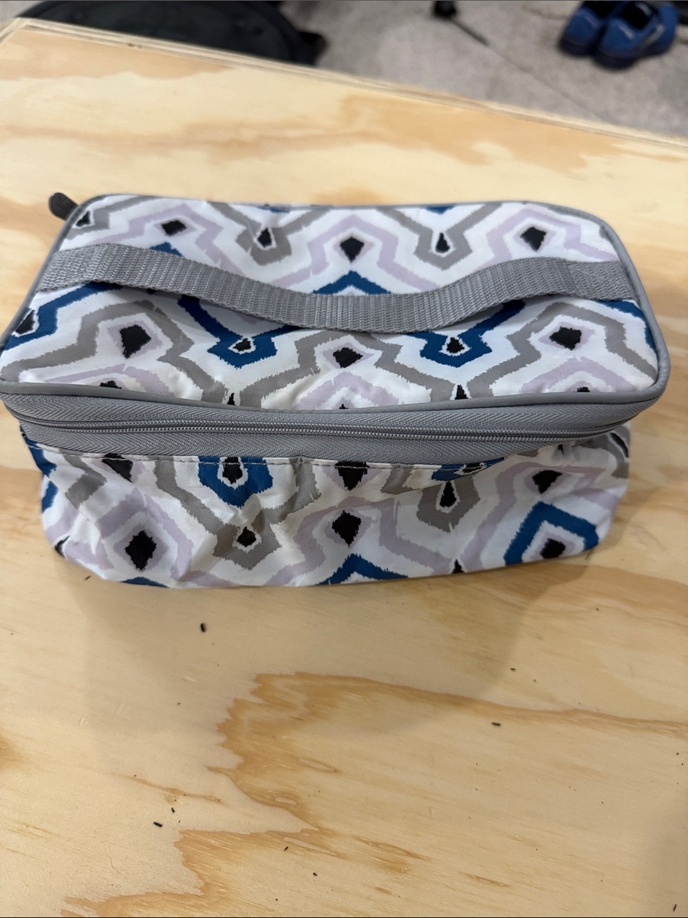 thirty-one Gray and Blue Geometric Cosmetic Pouch